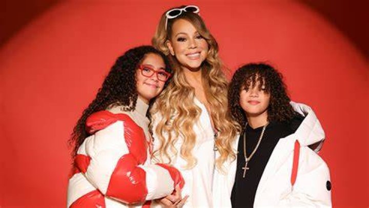 Mariah Carey’s Twins Present Her With Award at Billboard Music Awards – Hollywood Life