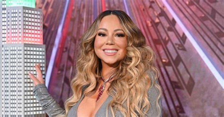 Mariah Carey Sings ‘Auld Lang Syne’ & Forgets The Lyrics In New Video – Hollywood Life