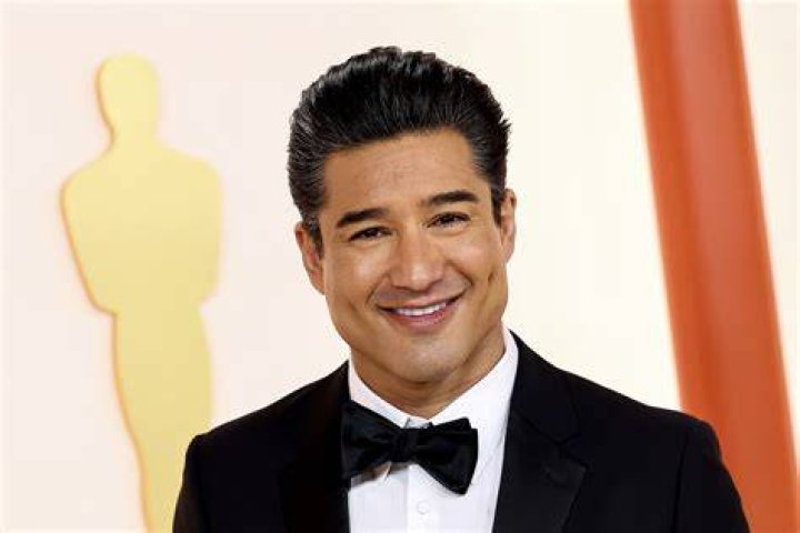 Mario Lopez Teases AC Slater’s Life – Hollywood Life