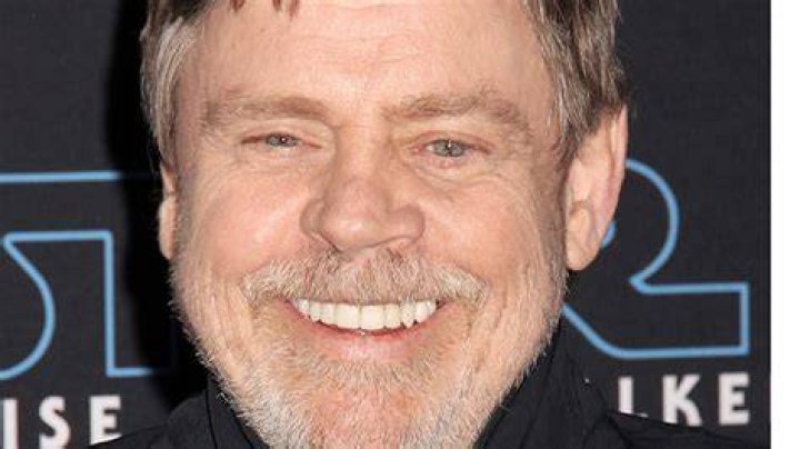 Mark Hamill Meets ‘Star Wars’ Mother Natalie Portman at Golden Globes – Hollywood Life