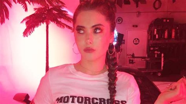McKayla Maroney Dancing In Her Debut Music Video – Hollywood Life