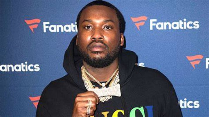 Meek Mill Trolled For Giving Kids Selling Water $20 & Telling Them To ‘Split’ It — See Hilarious Responses