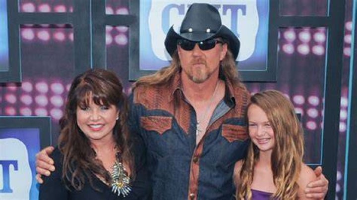 Meet All Of The Country Music Star’s 5 Daughters – Hollywood Life