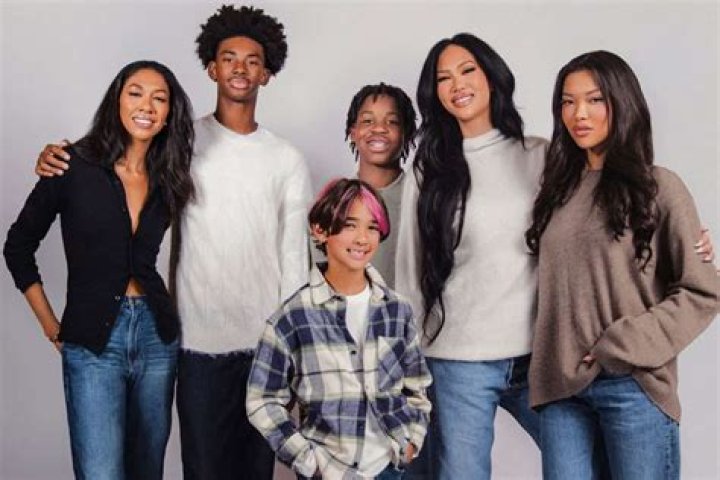 Meet Her 5 Children – Hollywood Life