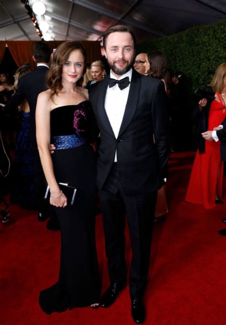 Meet Her Estranged Spouse Vincent Kartheiser – Hollywood Life
