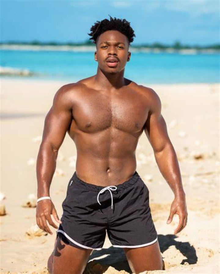 Meet The Sexy Singles – Hollywood Life