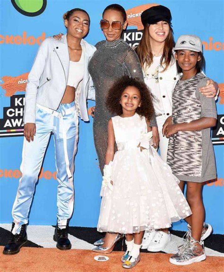Meet The Spice Girls’ 3 Daughters – Hollywood Life