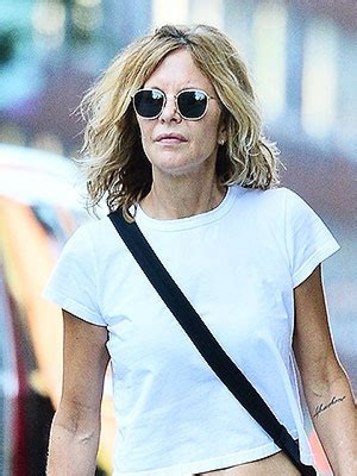 Meg Ryan Reveals Toned Abs In Crop Top: Pic – Hollywood Life