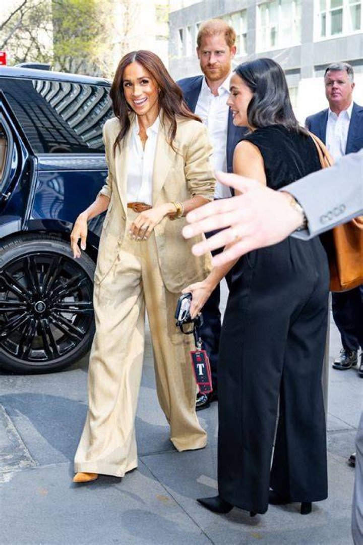 Meghan Markle’s Outfit In Engagement Photos — Dress By Ralph & Russo – Hollywood Life