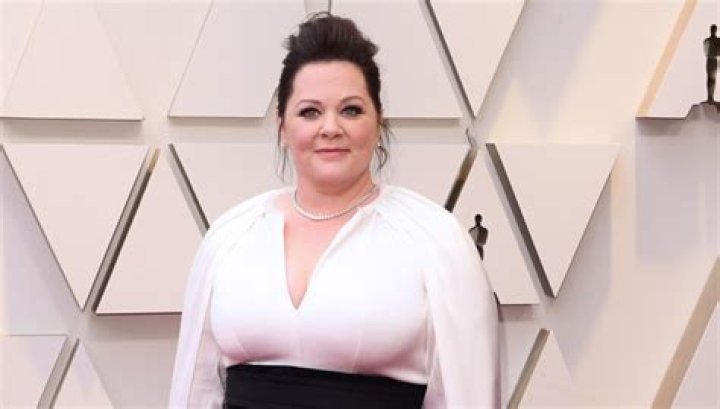 Melissa McCarthy’s Outfit At Oscars 2019 – Black & White Jumpsuit – Hollywood Life