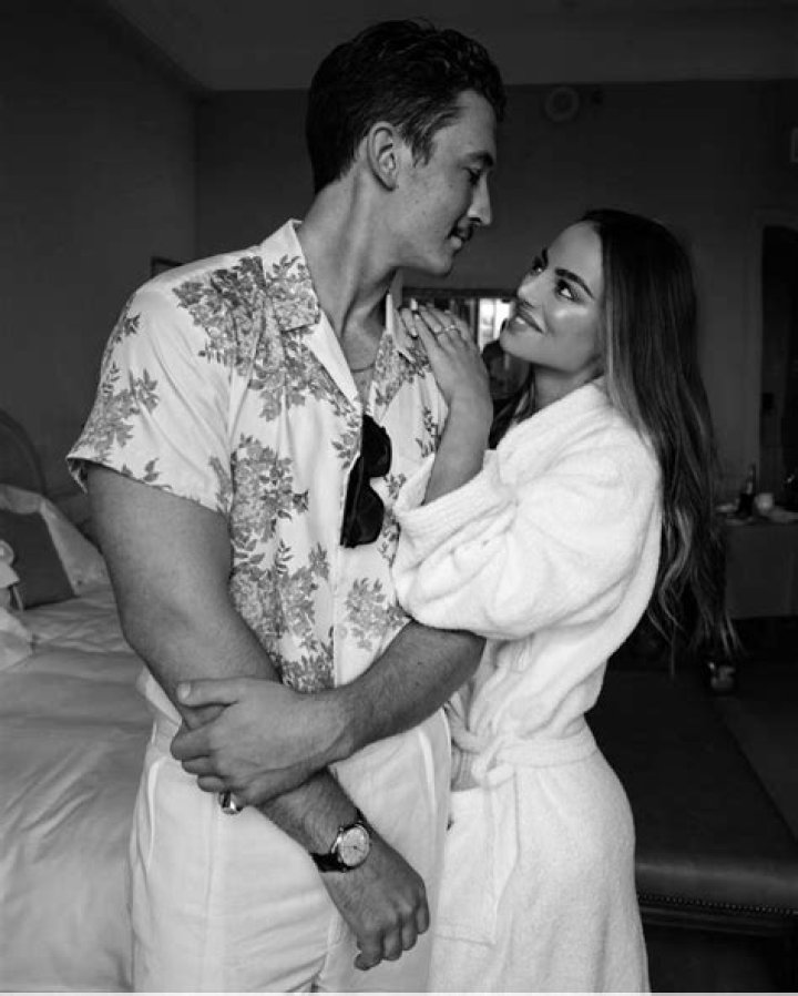 Miles Teller Goes In For A Kiss With Fiancée Keleigh Sperry Poolside On Romantic Hawaii Getaway — Pics