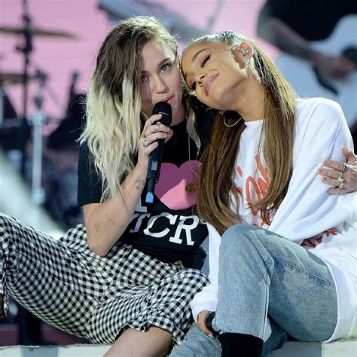 Miley Cyrus & Ariana Grande’s Sexy Christmas Outfits — Who Wore It Better? – Hollywood Life