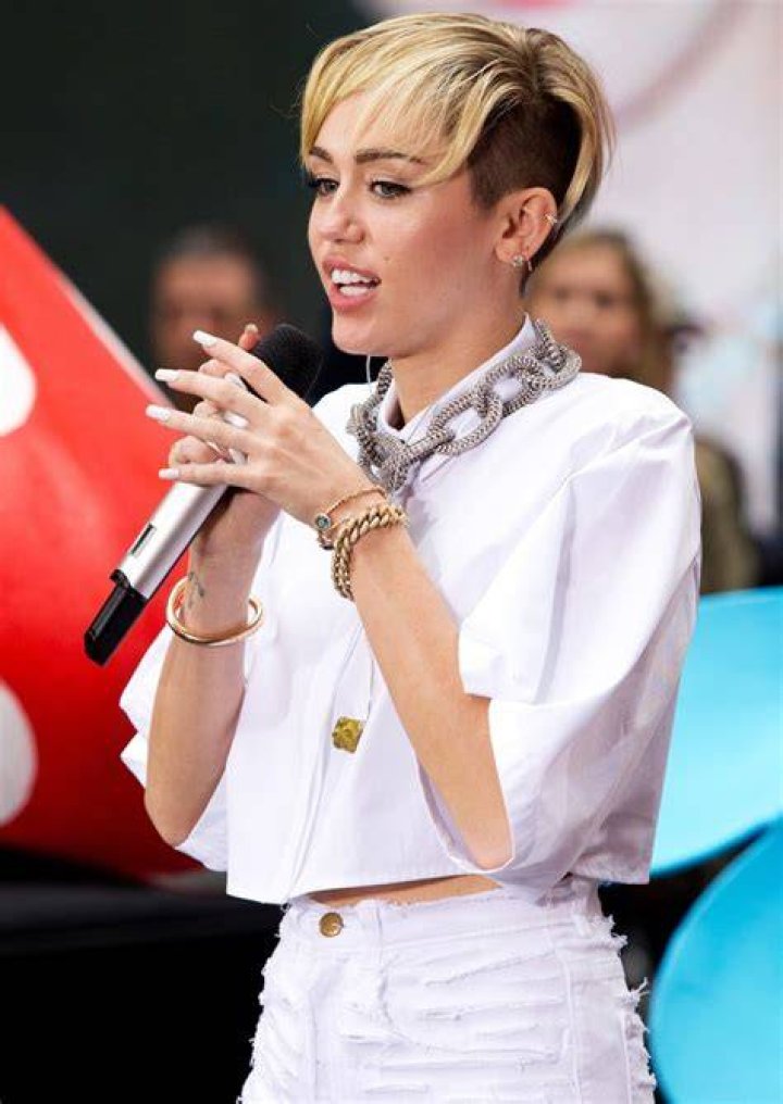 Miley Cyrus Performs On The Today Show — PICS