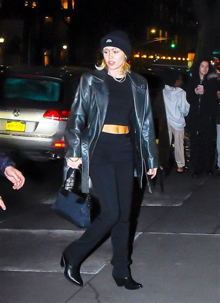 Miley Cyrus Posts Mirror Selfie In Bike Shorts & Leather Jacket: Pic – Hollywood Life