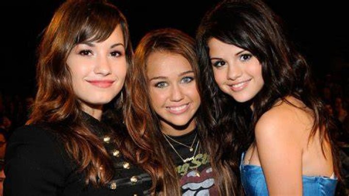 Miley Cyrus, Selena Gomez & Demi Lovato’s Halloween Costumes: Photos – Hollywood Life