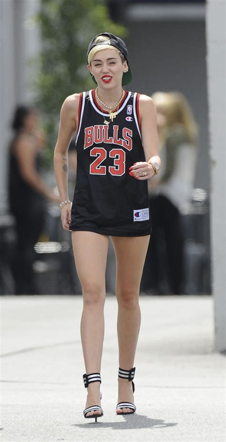 Miley Cyrus’ SEXY Bulls Jersey Style — Struts Around In Short-Shorts – Hollywood Life