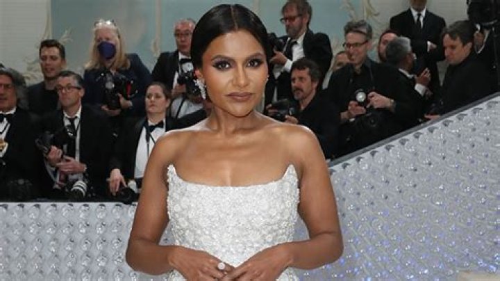 Mindy Kaling’s Favorite Body Lotion ‘Smells Like Summer’ – Hollywood Life