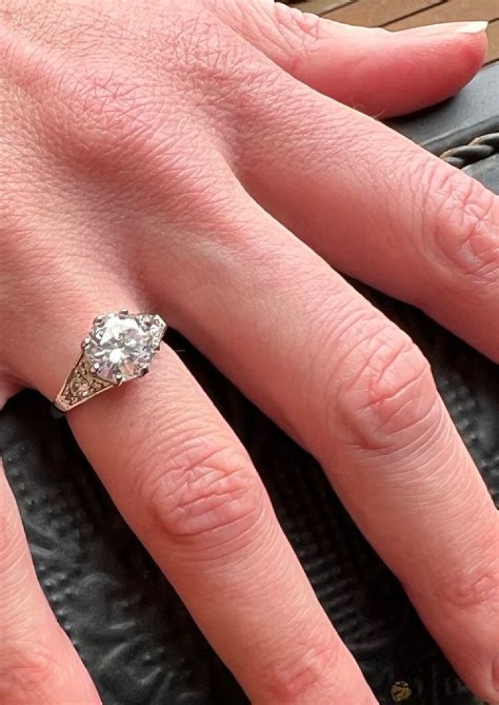 Miranda Kerr’s Engagement Ring: Rocks $150K Solitaire From Evan Spiegel — PIC