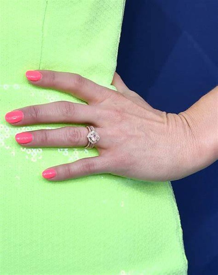 Miranda Lambert’s Engagement Ring From Brendan McLoughlin Revealed – Hollywood Life