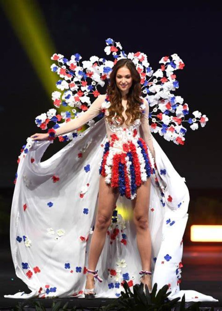 Miss Universe 2018 National Costumes — Pics