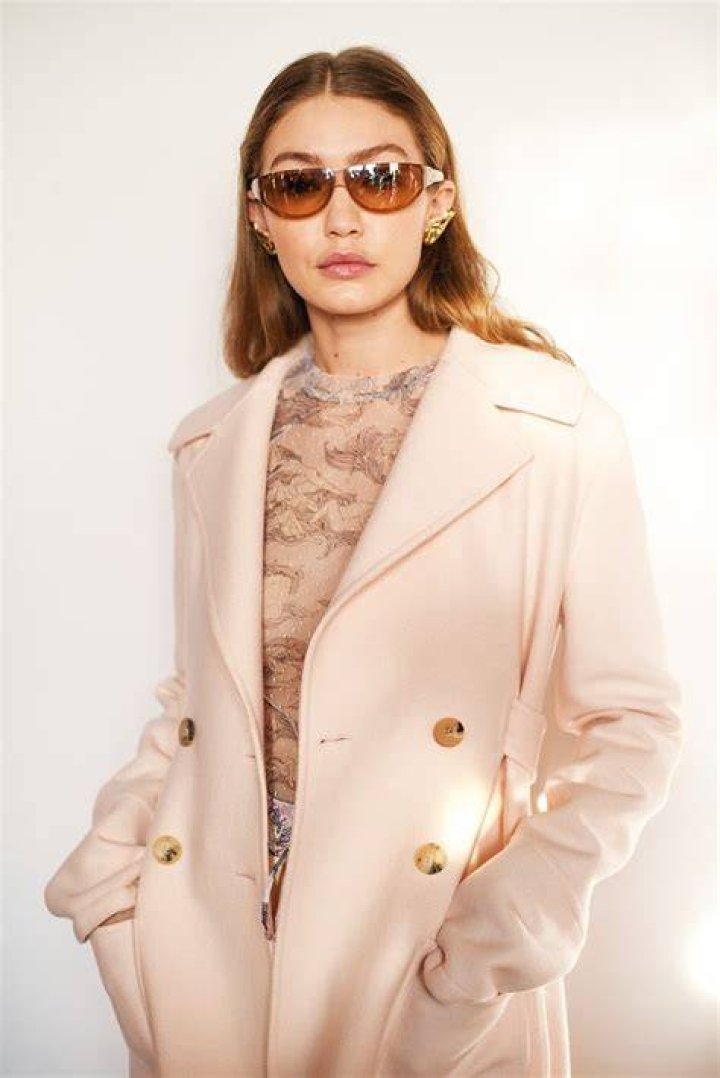 Models Going Braless On The Runway – PICS