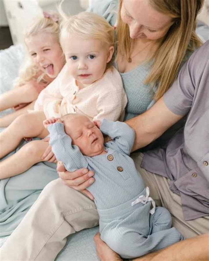 Molly Sims’ Trainer Explains Her Top Secret To Flat Abs After Having 3 Kids — EXCLUSIVE