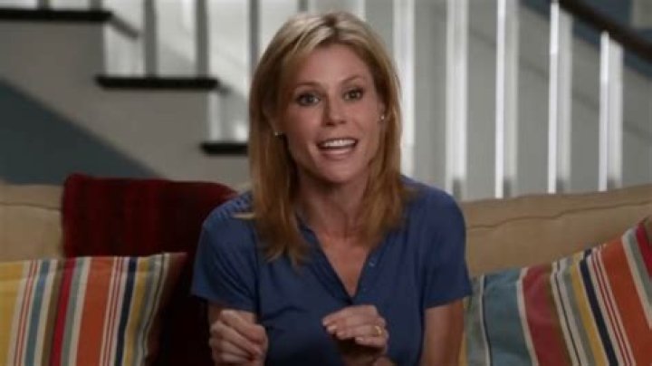 Mommies, Don’t Be Jealous Of Julie Bowen! She Admits: ‘I Always Wear Spanx!’