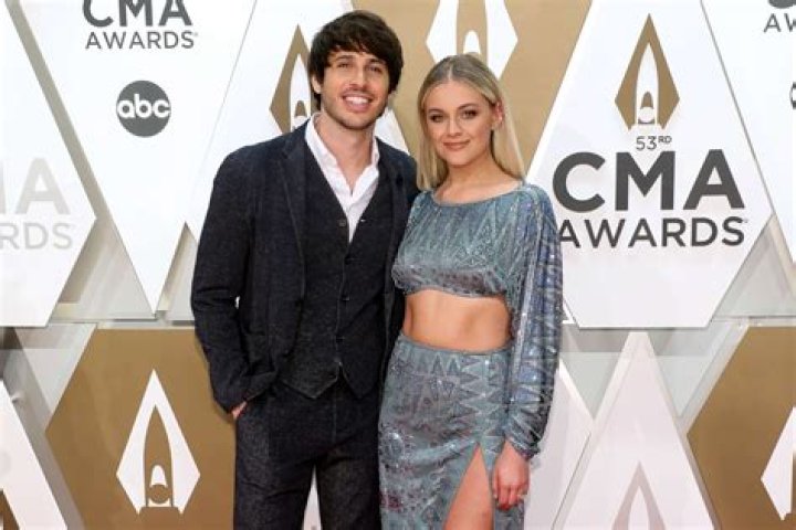 Morgan Evans Reveals How He & Kelsea Ballerini Make Marriage Work With Their Crazy Schedules