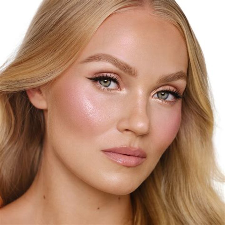 MUA Mary Wiles Recreates Glowy & Feminine Naomi Watts Look Perfect For Virtual Dating