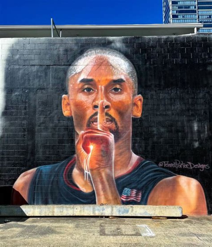 Natalia Bryant, 17, Looks Gorgeous While Posing In Front Of Massive Mural Of Kobe & Gianna