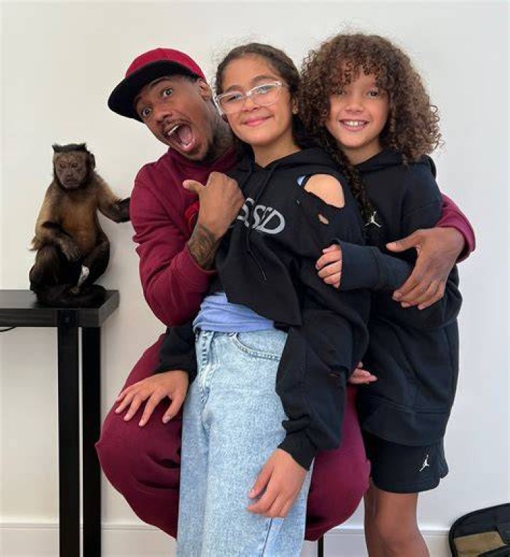 Nick Cannon Dances With Kids Moroccan & Monroe To Mariah Carey Song – Hollywood Life