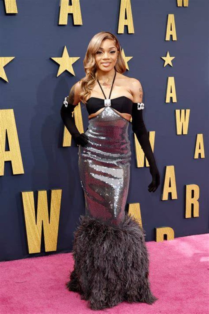 Nicki Minaj’s Wardrobe Malfunction At BET Awards — Watch – Hollywood Life