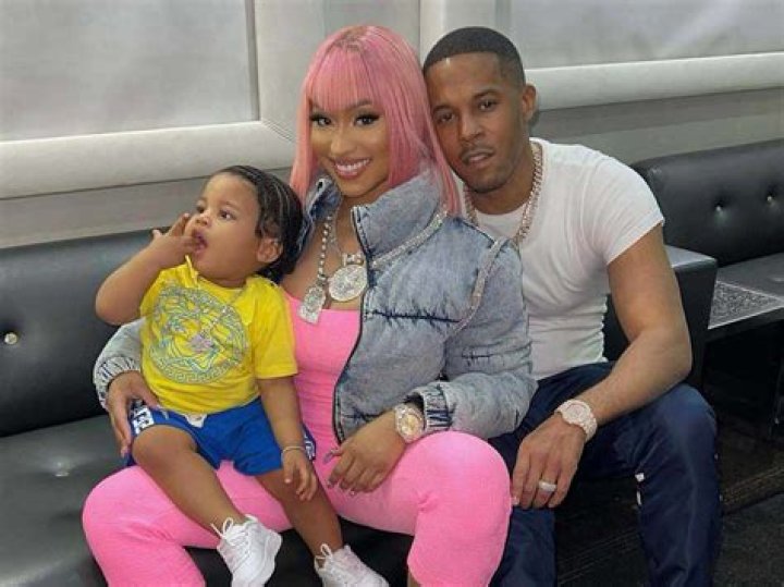 Nicki Minaj Shows Baby Bump In 1st Pics Since Pregnancy Announcement – Hollywood Life