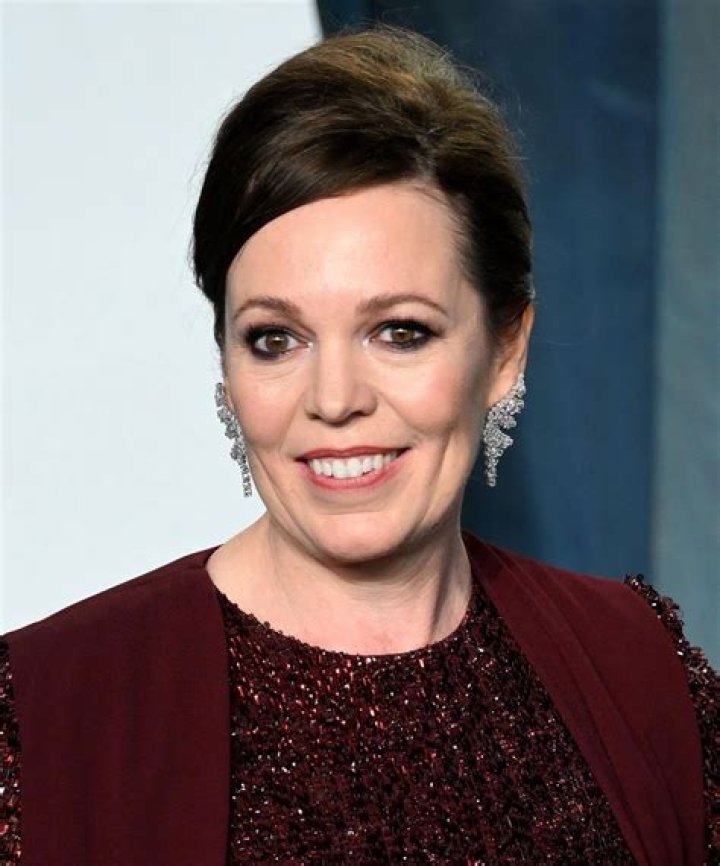 Olivia Colman Bio – Hollywood Life
