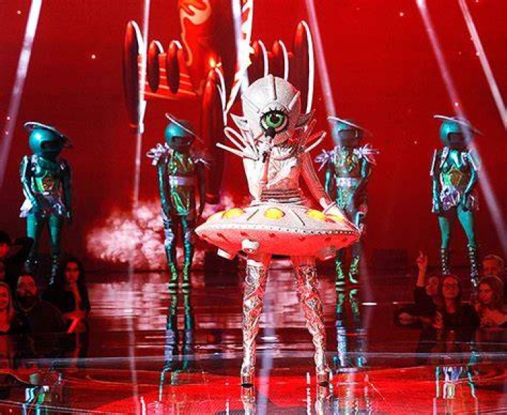 Olivia Culpo On Being The UFO On ‘The Masked Singer’ (Exclusive) – Hollywood Life