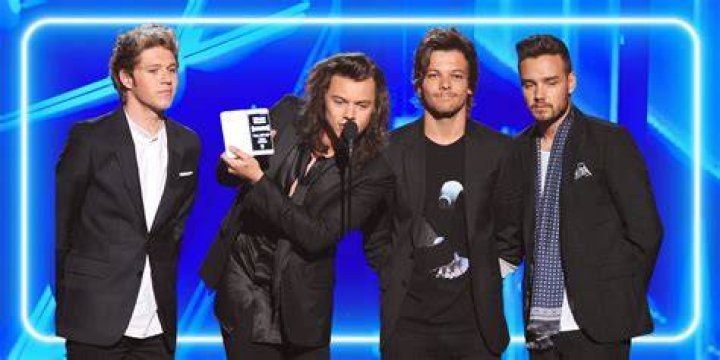 One Direction Band Members Are Great Boyfriends – They Stay Loyal To Their Girlfriends – Hollywood Life