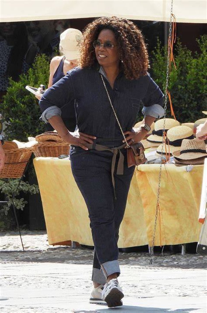 Oprah Winfrey & Gayle King Lunch In Portofino: Photos – Hollywood Life