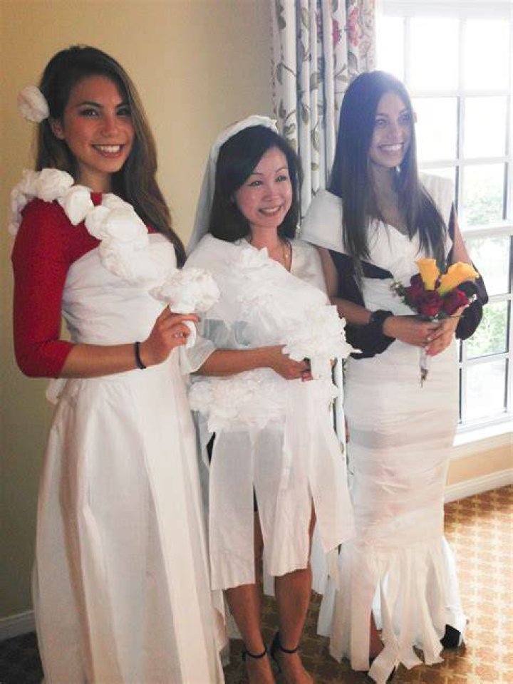 Paris Hilton Wears Toilet Paper Dress At Bridal Brunch – Hollywood Life