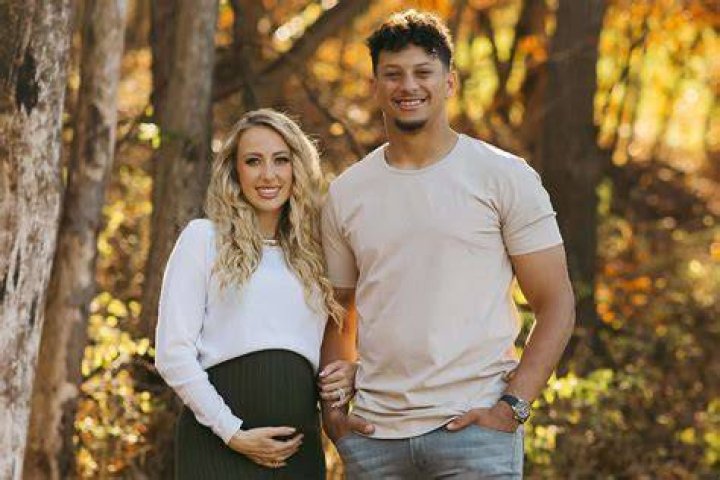 Patrick Mahomes & Pregnant Fiancee Brittany Matthews Learn Their Baby’s Gender In The Sweetest Way