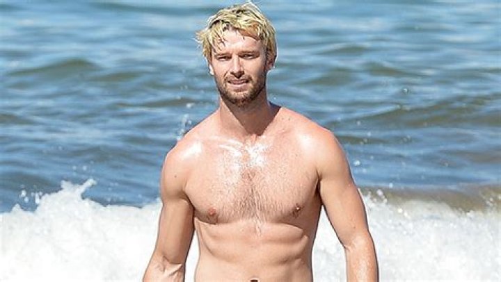 Patrick Schwarzenegger Shows Off Abs While Shirtless In Maui – Hollywood Life