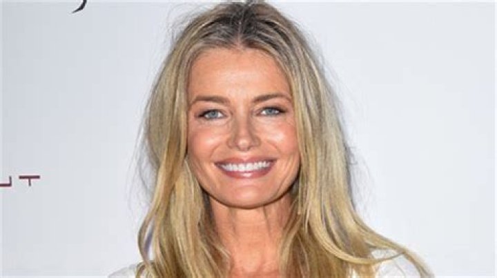 Paulina Porizkova Stuns In Gorgeous Selfie & Starts ‘Old & Ugly’ Trend To Tell Off Hater