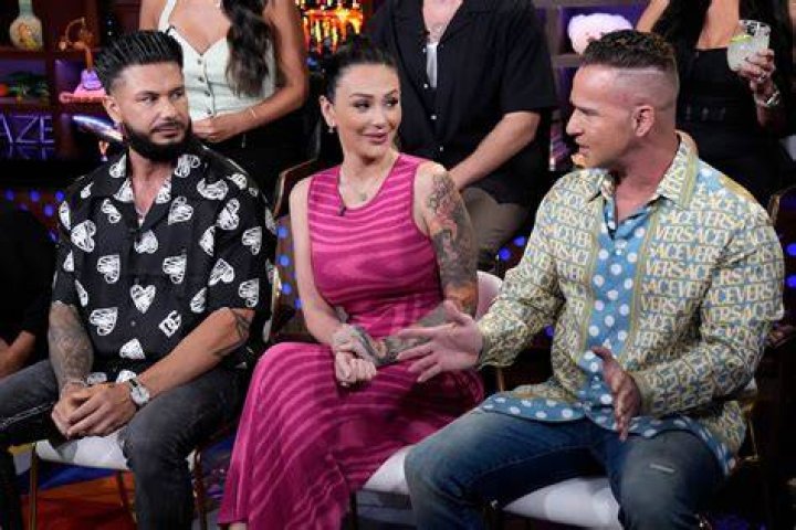 Pauly D Throws Jenni ‘JWoww’ Farley A Surprise Birthday Party – Hollywood Life