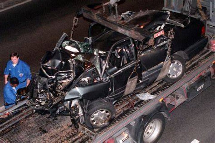 Performs 3 Days After Car Crash – Hollywood Life