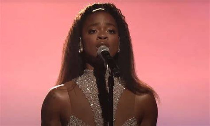 Performs Medley In Three Space-Themed Outfits – Hollywood Life