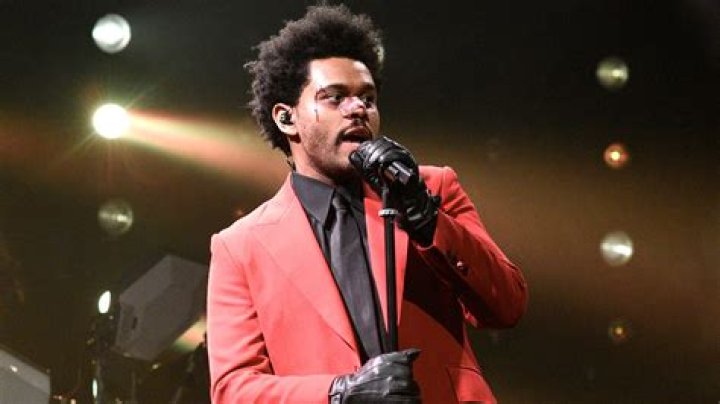 Performs With The Weeknd – Hollywood Life