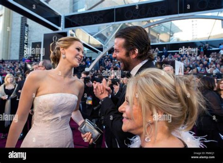[PHOTOS] Bradley Cooper & Jennifer Lawrence Pics – Hollywood Life