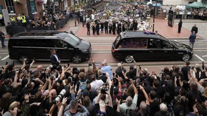 Photos From Late Singer’s Funeral – Hollywood Life