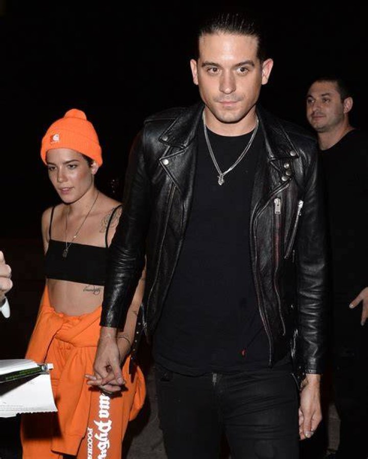 Photos Of Celeb Couples’ Sweet PDA – Hollywood Life