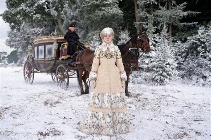 Photos Of Elle Fanning As Catherine The Great – Hollywood Life