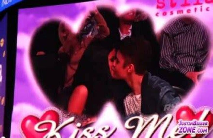 Photos Of Jelena & More Couples Locking Lips – Hollywood Life
